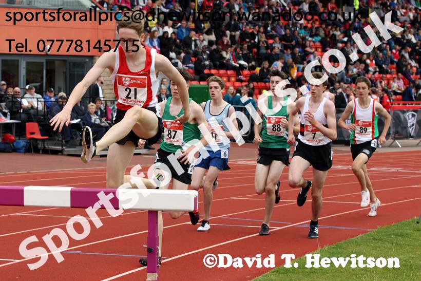Inter boys 1500 metres steeplechase, English Schools Track and Field. Photo: David T. Hewitson/Sports for All Pics